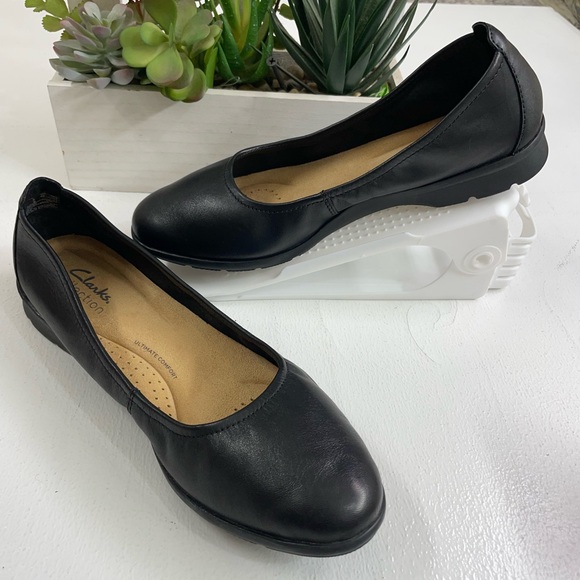 Clarks Shoes - Clarks Black Leather Ballet Flats size 9 M in new condition